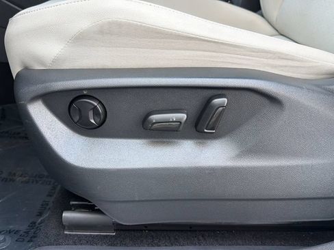 Used 2021 Volkswagen Tiguan SE w/ Panoramic Sunroof Package AWD/4WD image 21
