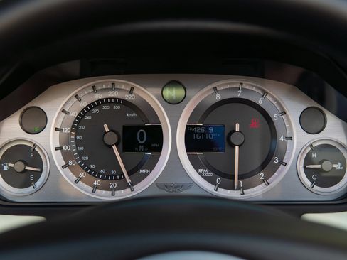 Used 2013 Aston Martin V8 Vantage Roadster RWD image 21