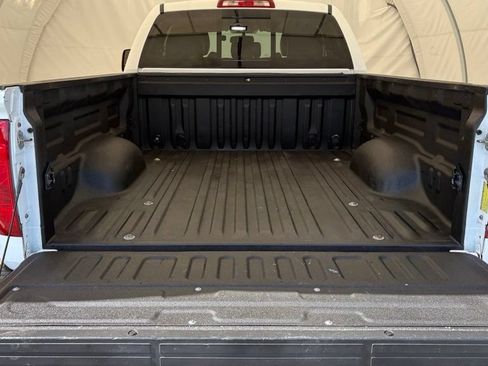 Used 2016 Toyota Tundra SR5 w/ SR5 Upgrade Package AWD/4WD image 4