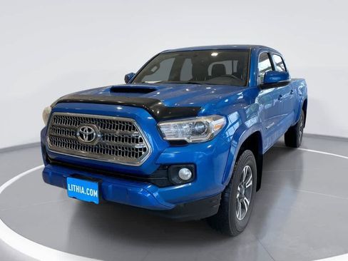 Used 2017 Toyota Tacoma TRD Sport AWD/4WD image 1