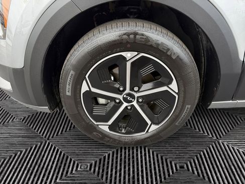Used 2024 Kia Niro LX image 15