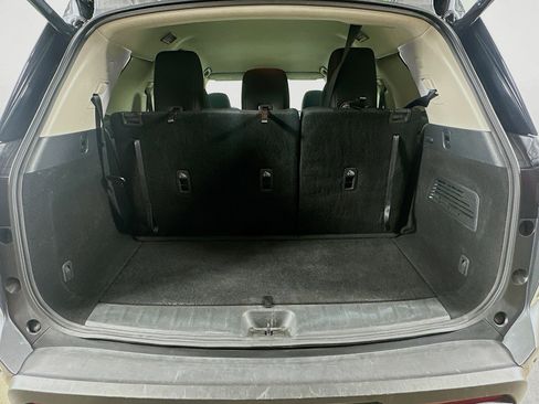 Used 2025 Nissan Pathfinder SV FWD image 29