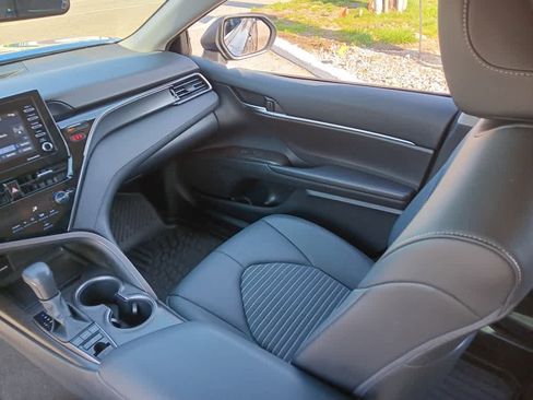 Used 2023 Toyota Camry SE image 11