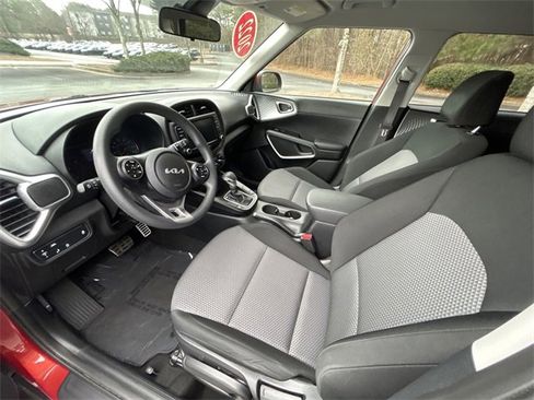 Certified 2022 Kia Soul LX w/ Technology Package image 16