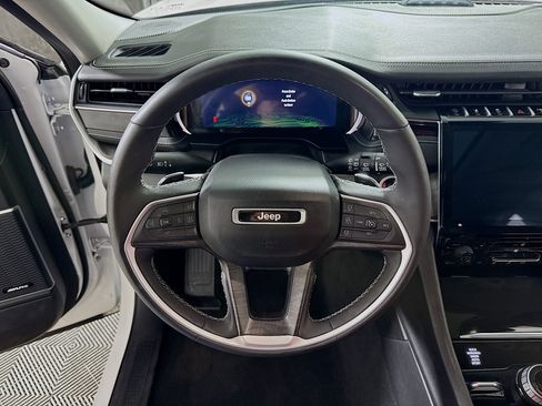 Used 2023 Jeep Grand Cherokee 4WD 4xe image 17