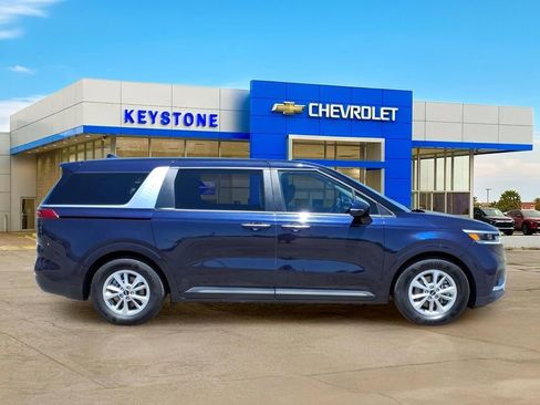 Used 2024 Kia Carnival LX FWD image 8