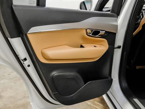 Used 2017 Volvo XC90 T6 Momentum w/ Vision Package image 36