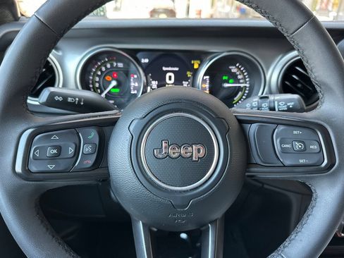 Used 2023 Jeep Wrangler Unlimited AWD/4WD image 23