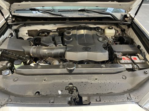 Used 2021 Toyota 4Runner SR5 AWD/4WD image 35