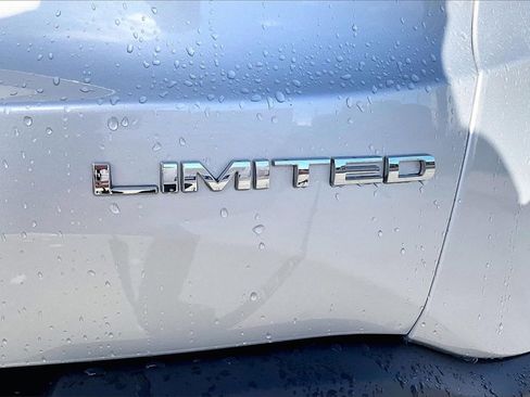 Used 2018 Jeep Renegade Limited w/ UConnect 8.4 Nav Group image 9