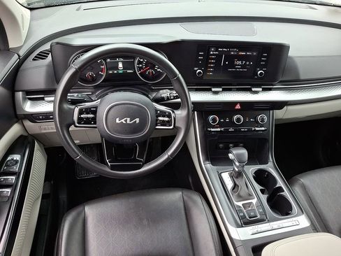 Used 2024 Kia Carnival LX FWD image 2