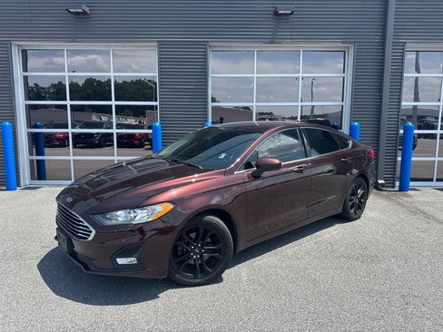 Used 2019 Ford Fusion SE w/ Equipment Group 151A FWD image 1