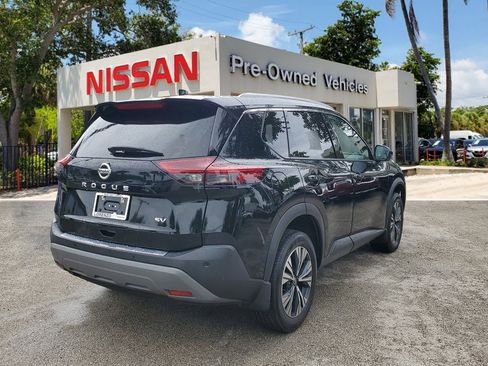 Certified 2021 Nissan Rogue SV w/ Premium Package image 4