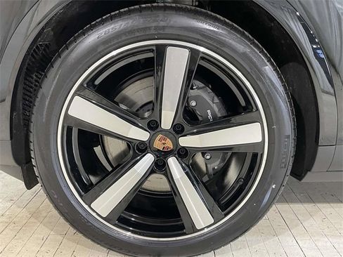 New 2026 Porsche Cayenne Coupe image 11
