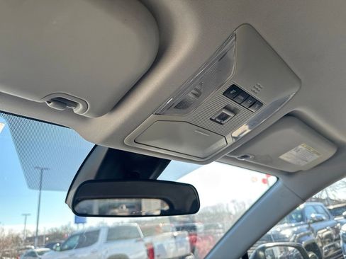 Used 2021 Toyota RAV4 LE image 28