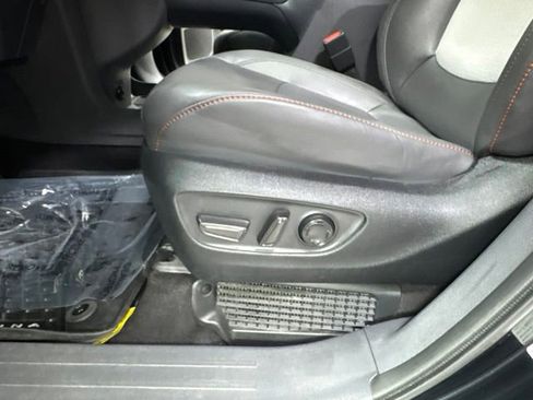 Used 2022 Toyota Sienna XSE FWD image 8