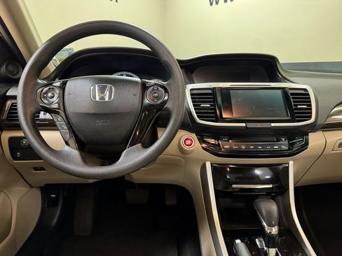 Used 2017 Honda Accord EX image 9