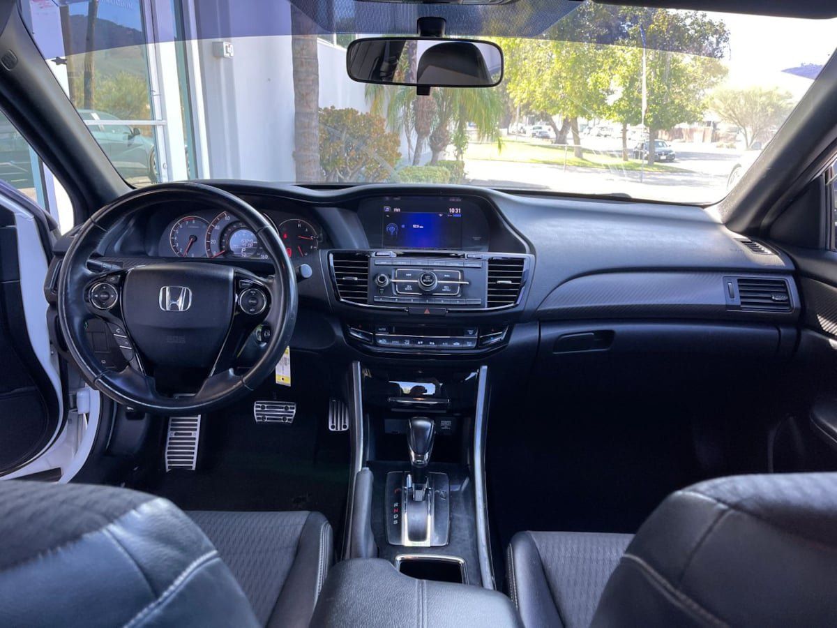 Used 2017 Honda Accord Sport image 10
