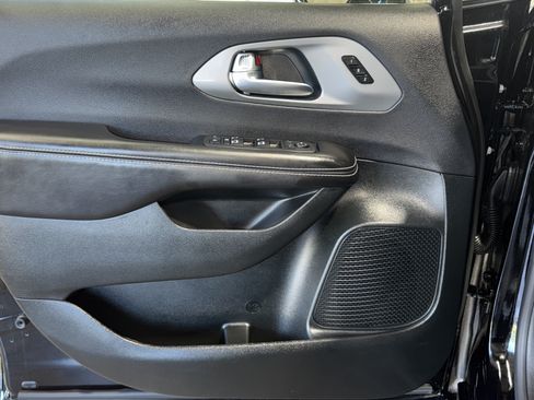 New 2027 Chrysler Pacifica Select AWD/4WD image 33