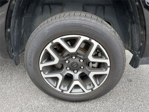 Used 2025 RAM 1500 Laramie AWD/4WD image 18