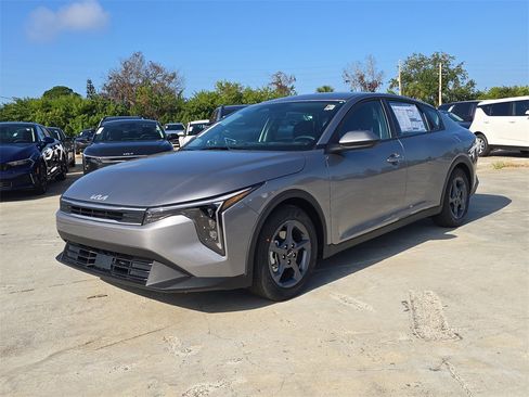 New 2025 Kia K4 LXS image 4