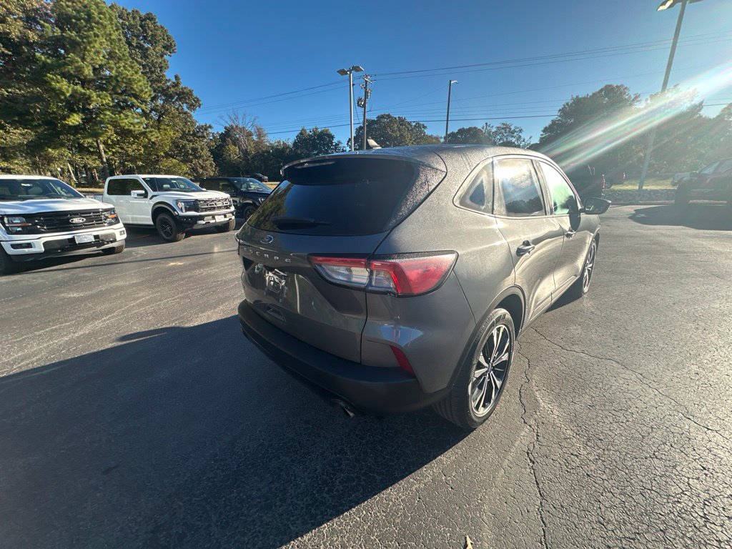 Used 2022 Ford Escape SE w/ SE Sport Appearance Package FWD image 6