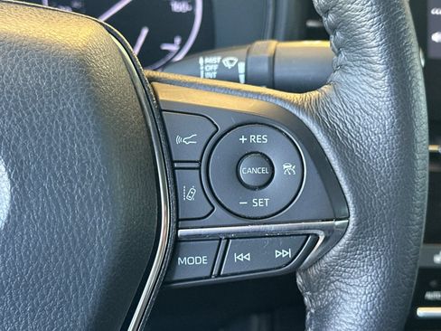 Certified 2022 Toyota Avalon XLE FWD image 28