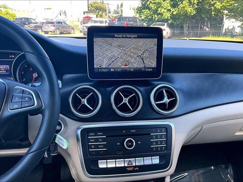 Used 2018 Mercedes-Benz CLA 250 image 8