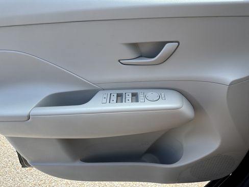 Used 2024 Hyundai Kona SEL AWD/4WD image 9