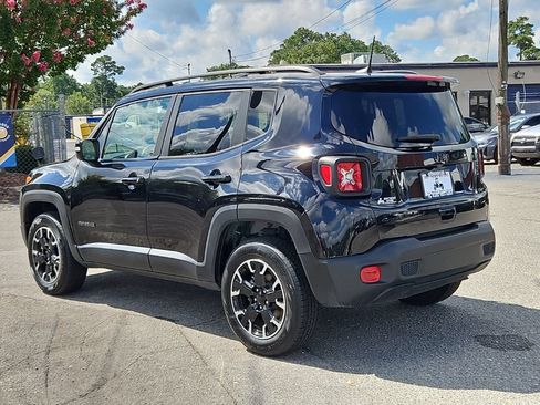 Used 2023 Jeep Renegade Latitude AWD/4WD image 5