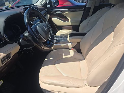 Used 2021 Toyota Highlander Limited FWD image 5