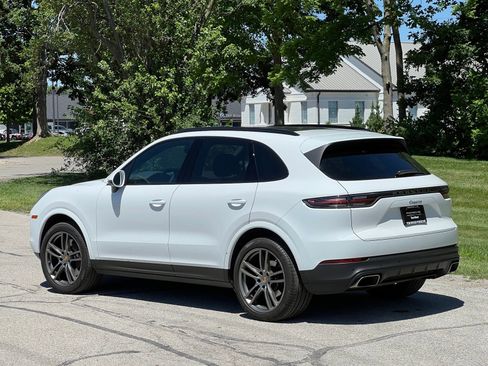 Certified 2023 Porsche Cayenne Platinum Edition AWD/4WD image 3