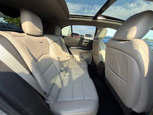 Used 2021 Cadillac XT4 Luxury w/ Cold Weather Package AWD/4WD image 21