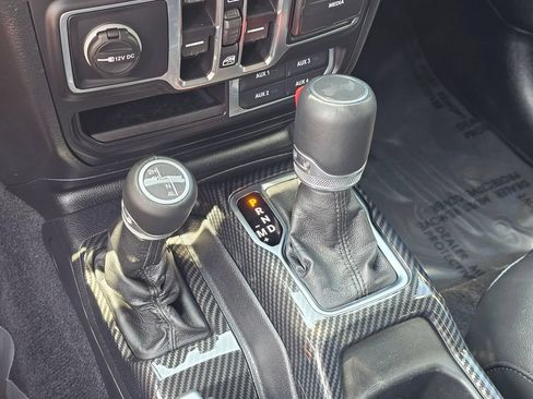 Used 2021 Jeep Wrangler Unlimited Sahara AWD/4WD image 33