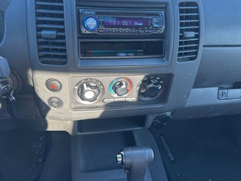 Used 2007 Nissan Frontier SE w/ SE Value Truck Pkg image 3