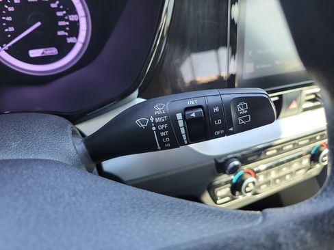 Certified 2021 Kia Niro LX image 28