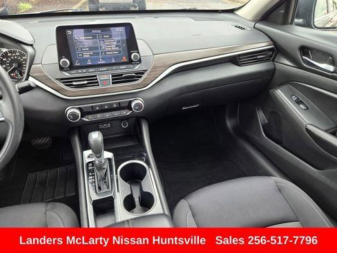 Used 2024 Nissan Altima 2.5 SV FWD image 16