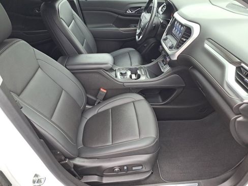 Certified 2022 GMC Acadia SLT w/ Technology Package image 15