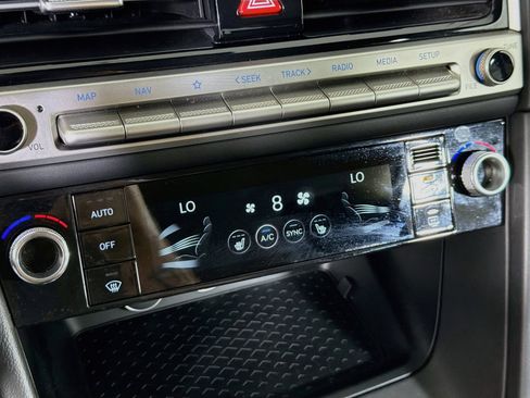 Used 2025 Genesis G70 2.5T RWD image 24