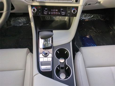 Certified 2025 Genesis G70 2.5T image 17
