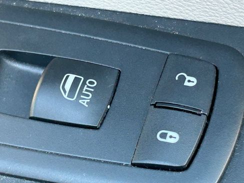 Used 2017 Chrysler Pacifica Touring-L Plus w/ Tire & Wheel Group FWD image 39