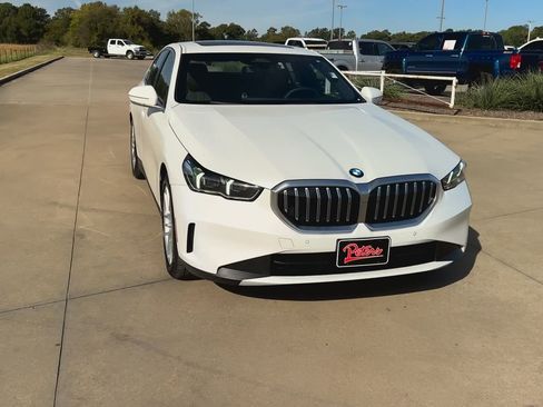 Used 2024 BMW 530i w/ Convenience Package image 6