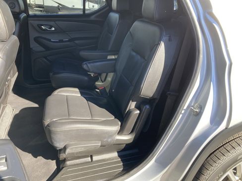 Used 2022 Chevrolet Traverse LT image 35