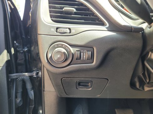Used 2022 Jeep Cherokee Trailhawk AWD/4WD image 24