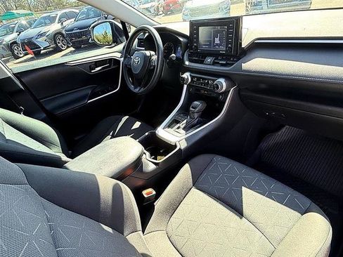 Used 2022 Toyota RAV4 XLE image 19