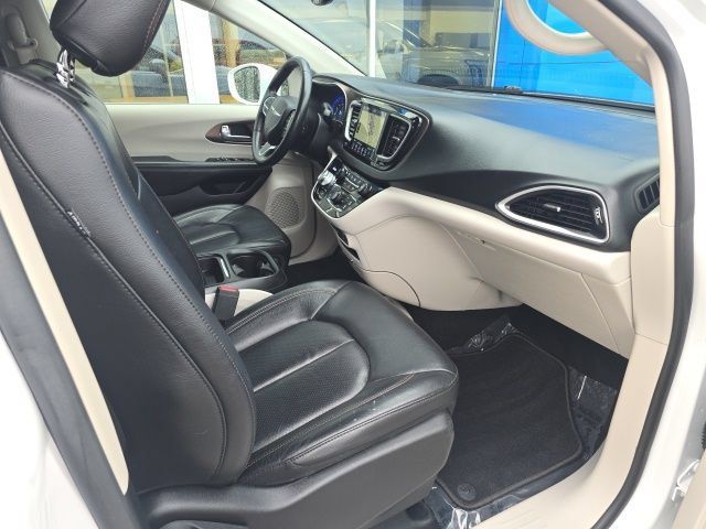 Used 2019 Chrysler Pacifica Touring-L w/ Advanced Safetytec Group FWD image 5
