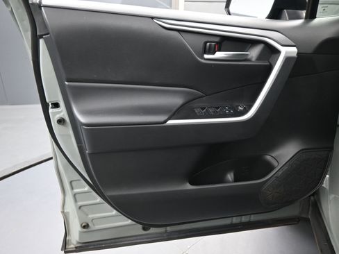Used 2022 Toyota RAV4 XLE w/ Convenience Package image 16