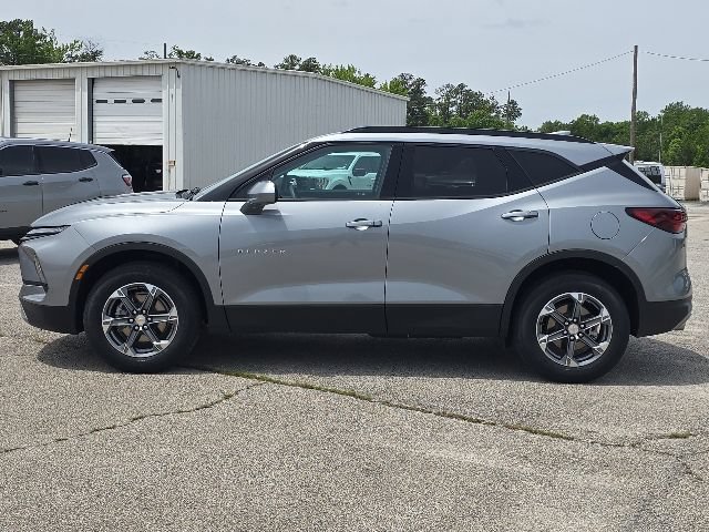 Used 2025 Chevrolet Blazer LT w/ Convenience Package FWD image 2