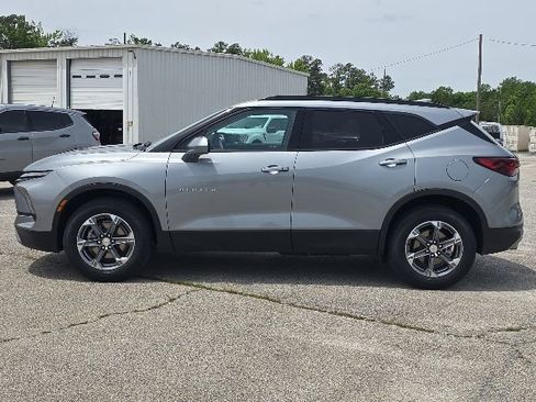 Used 2025 Chevrolet Blazer LT w/ Convenience Package FWD image 2