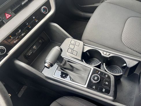 Used 2025 Kia Sportage LX image 40